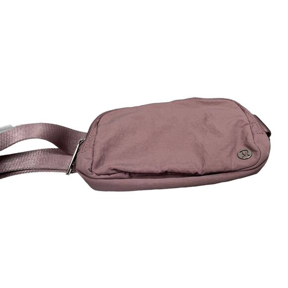 Lululemon Everywhere Belt Bag in Pink Taupe Flaw - Picture 3 of 6